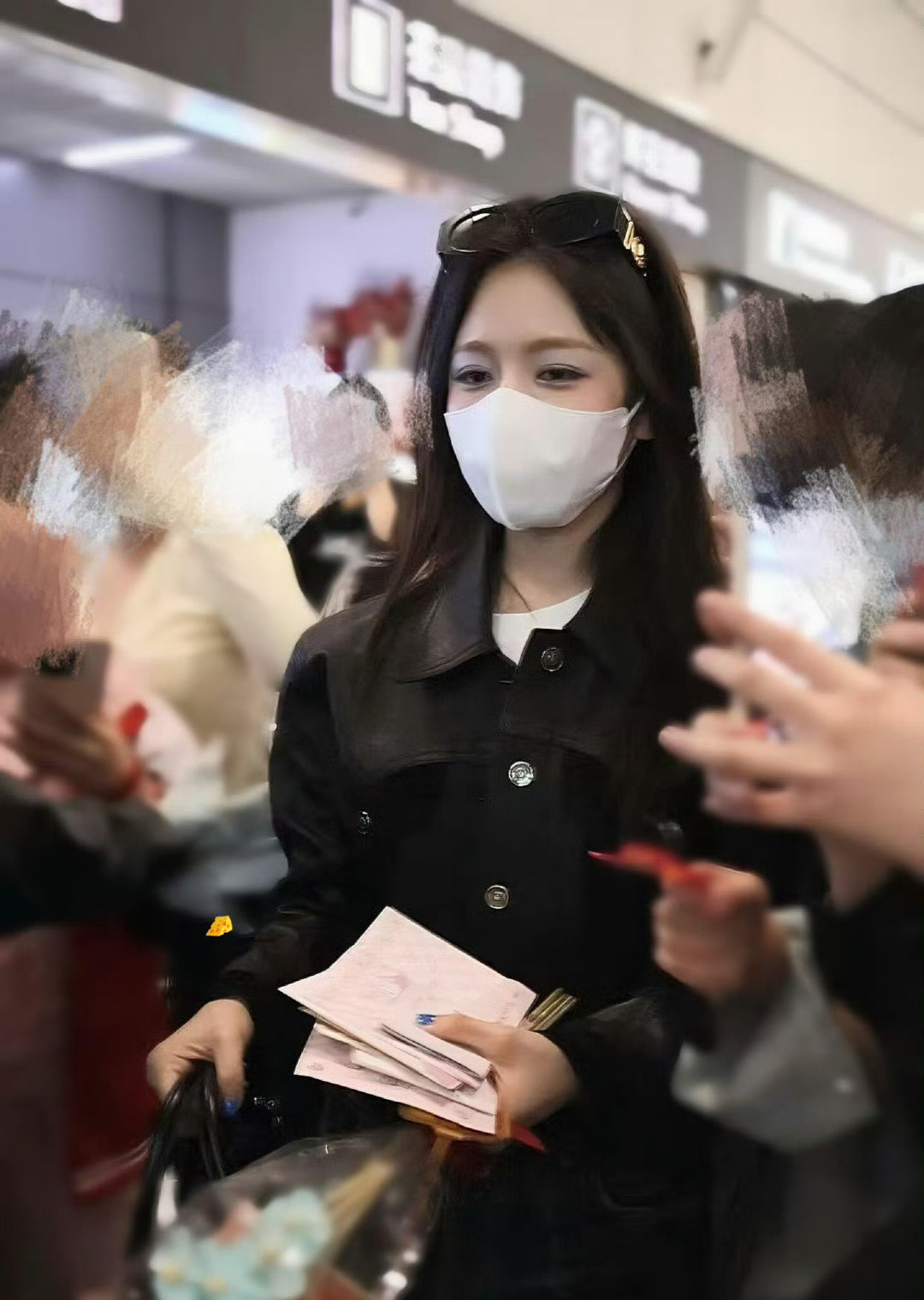 李兰迪郑州到达机场路透，超绝冷都女，太美了！