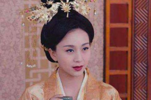 明朝，大臣郭德成在宫里陪朱元璋喝酒，赏赐二两黄金，神秘地说道：“只可你知我知，天