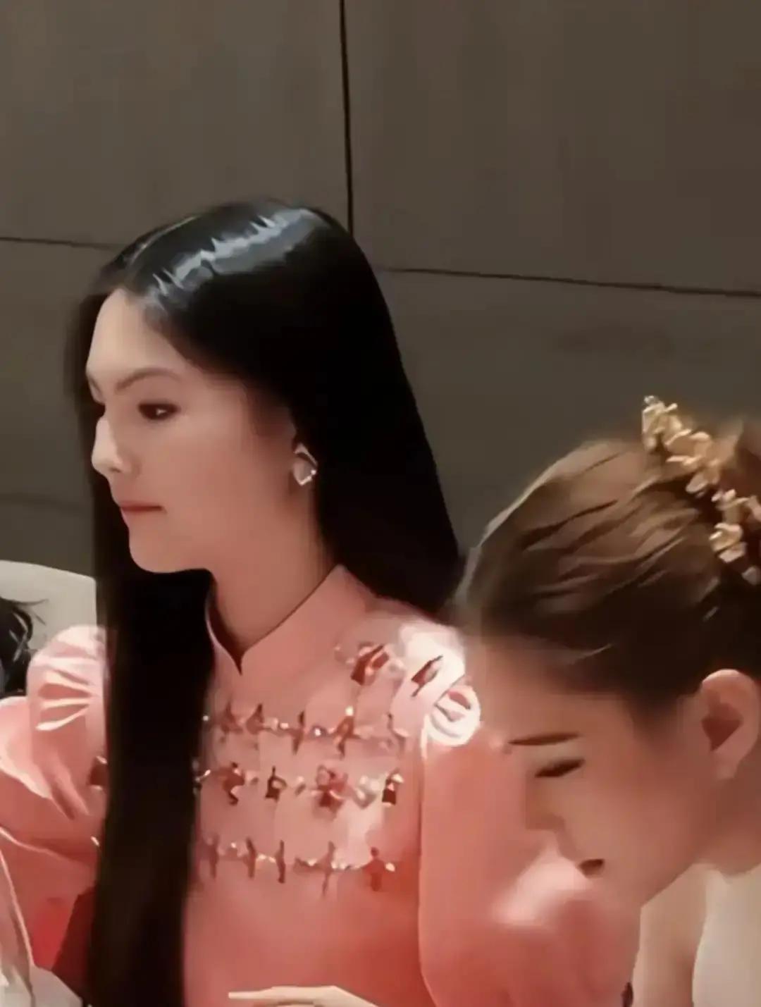 头发分叉到断，李湘养女每天多花2分钟王诗龄的发尾像广告片，不是钱砸出来，是