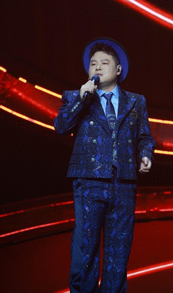 钱赚够了不装了？这次彻底放飞自我的岳云鹏，印证了郭德纲的担心音乐节现在总感觉怪