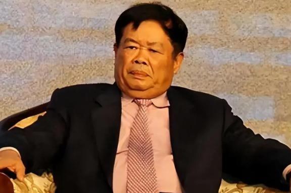 1980年，曹德旺给妻子陈凤英写信：“我爱上了别人，我要和你离婚，不过我会补偿你