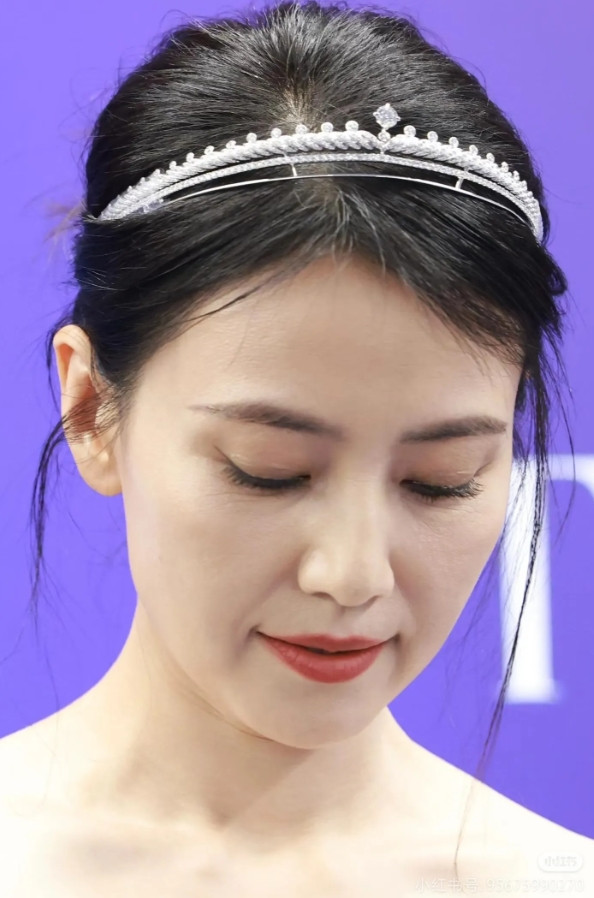 都别焦虑了大家都不容易连女神高圆圆都说，她45岁了，还是不想社交。高圆圆说