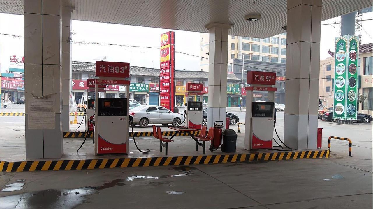 国际油价狂涨七成！国内仅涨两成？两桶油背后竟是国家稳压器每次油价涨，评论区