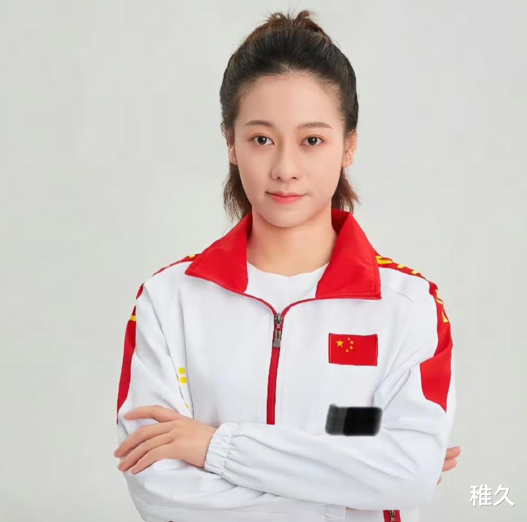 吴柳芳回应直播跳舞争议:青春献体操,挣钱有何不可?