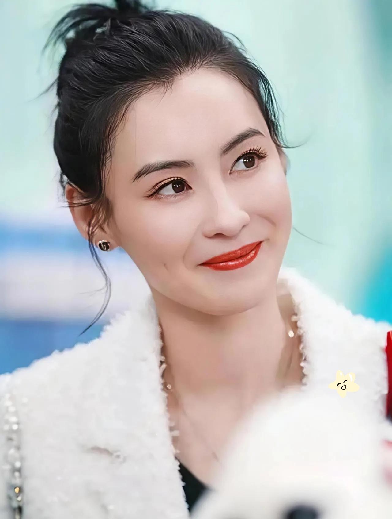 张柏芝被起诉后，谢霆锋全程沉默，18岁谢振轩却在国外砸了手机：我要立刻飞回去