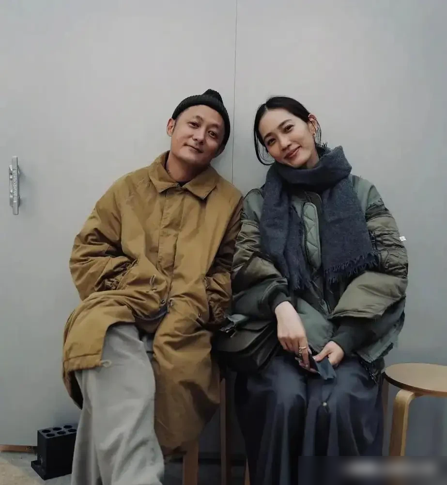 余文乐是真能处，前妻追星他亲手递梯子。10月4日长沙录披哥，王棠云带着俩孩子和余妈妈去探班。转头余文