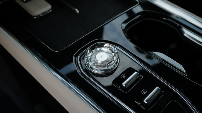 之前聊009，大家总觉得是“老板座驾”。但这次焕新，方向明显变了——7座版来了。