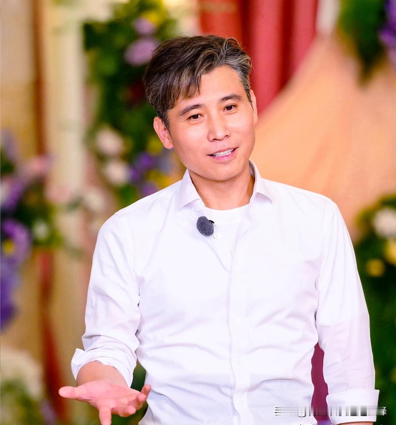 我发誓再也不追星了，全都是营造人设追星女孩房子塌了，粉了那么久的“叔圈天菜”