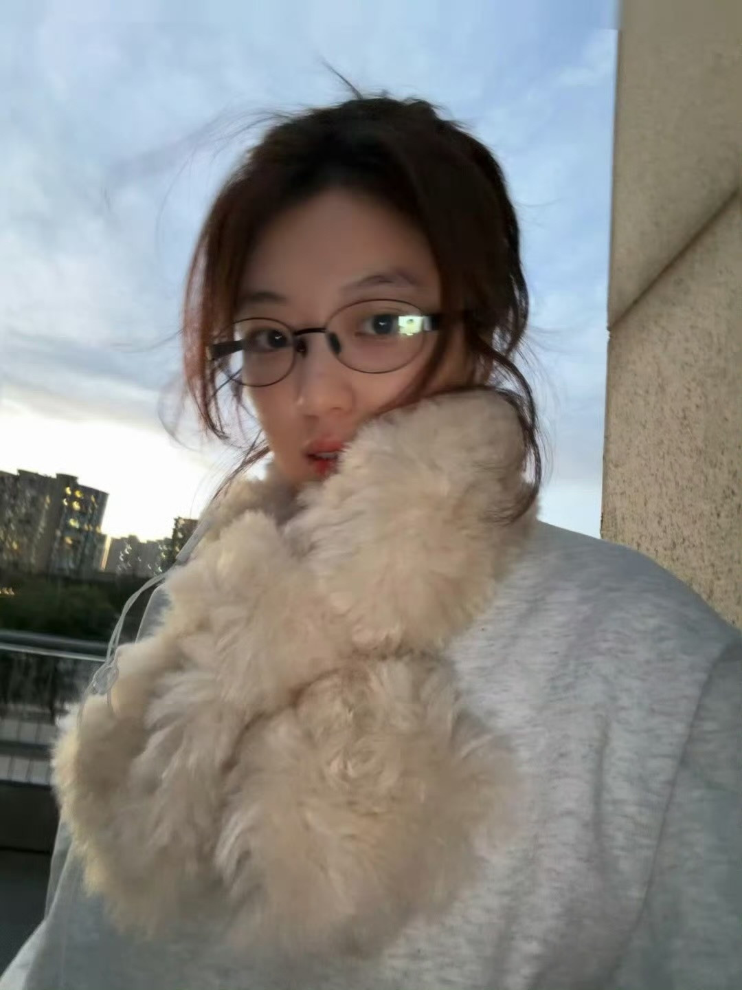 孙千不会冷落小狗有小狗相伴的时刻总是很舒服，温柔本身，不会冷落小狗。​​​