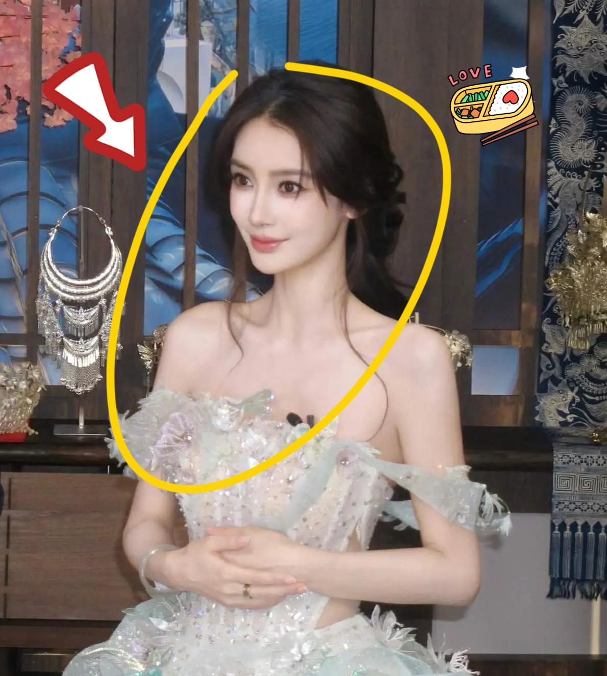 杨颖开直播带货了。这次榜一大哥不是黄晓明，也不是李晨，而是有6000多万粉丝