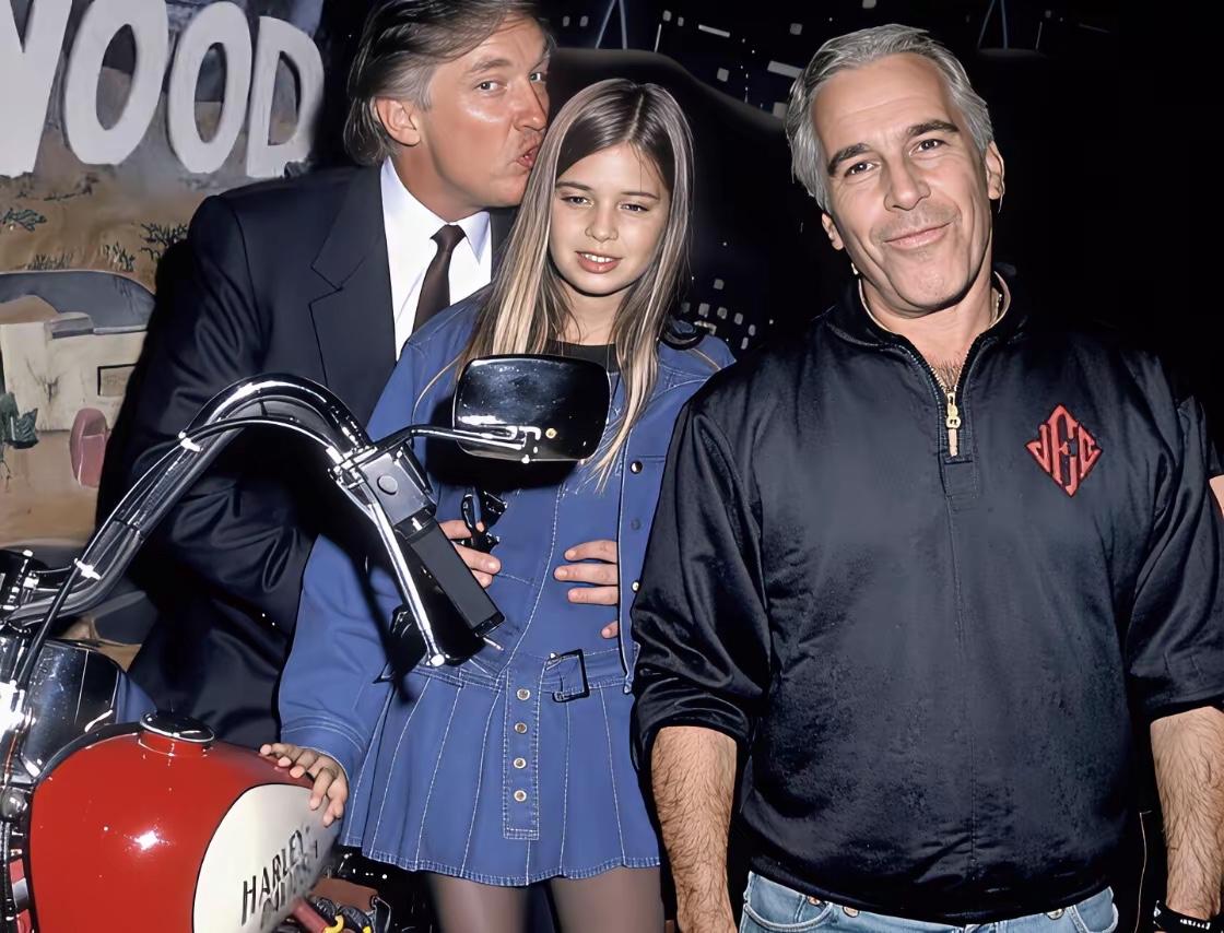 特朗普和爱泼斯坦那合影一摆出来，说他俩是社交搭子一点都不为过。2000年在佛罗里