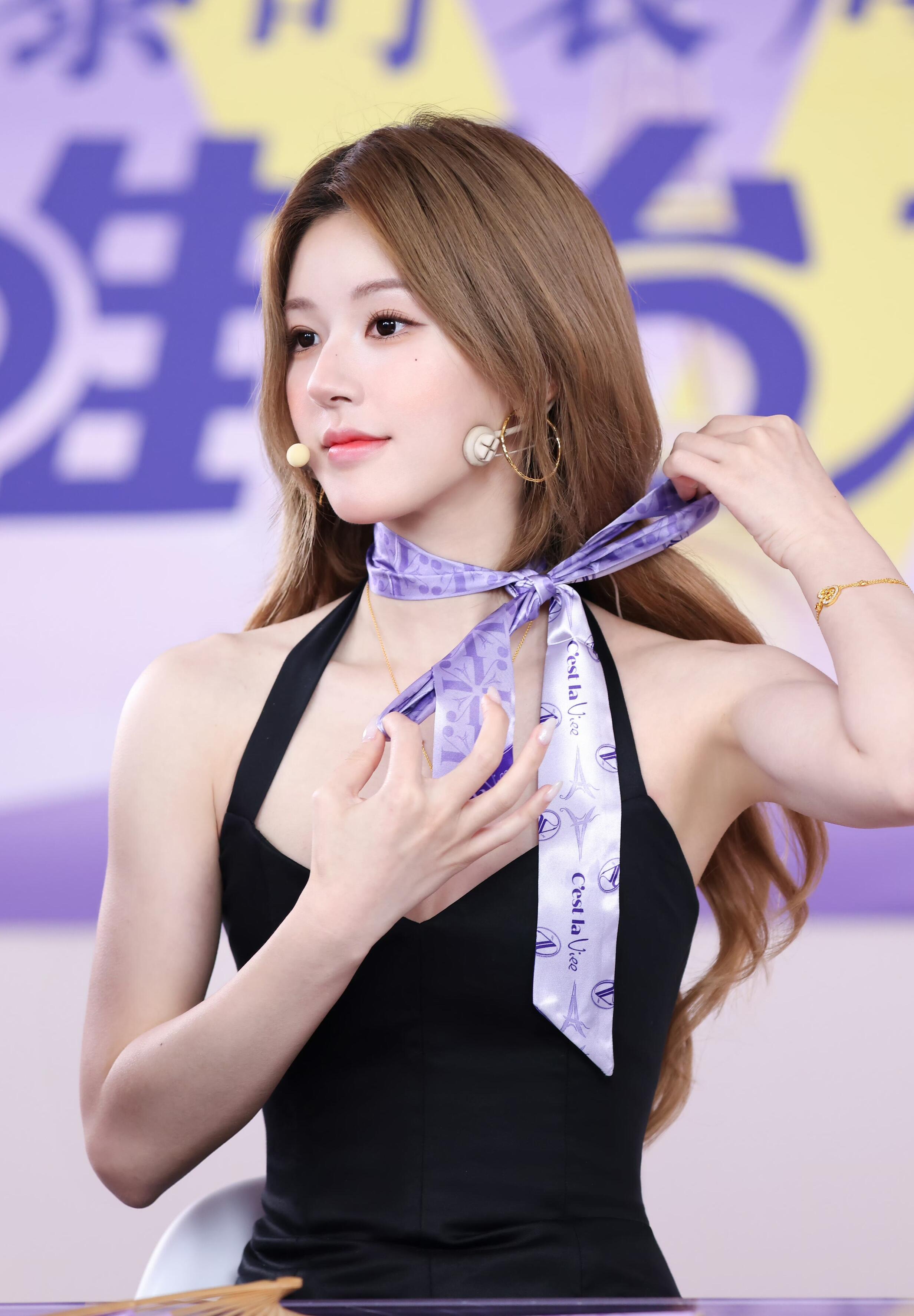 突然发现赵露思真的好适合戴金子….⚜️​​​