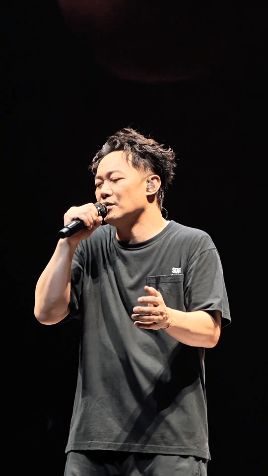 陈奕迅被乐队做局即兴安可浮夸陈奕迅澳门收官场被乐队