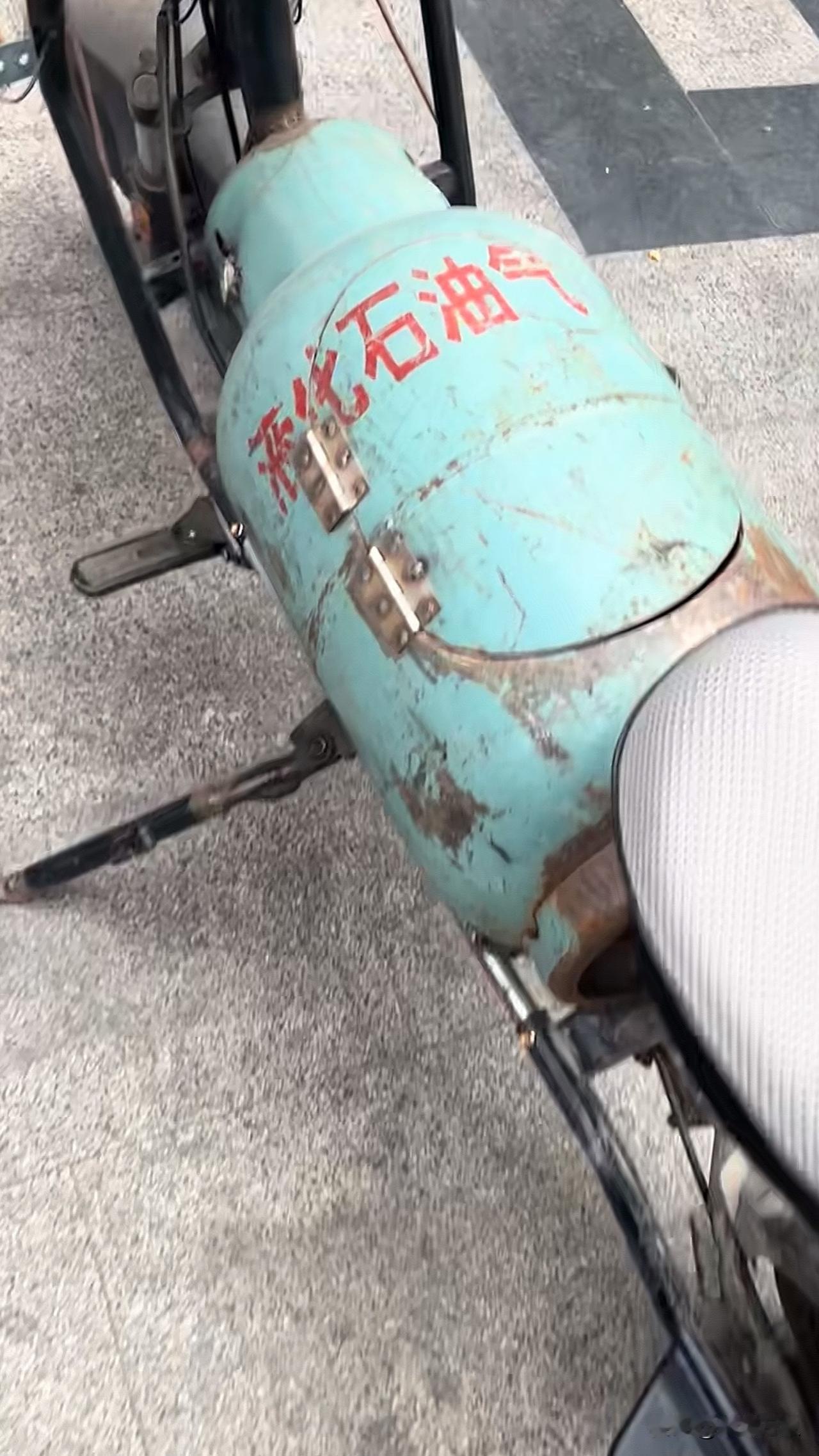 嗯就说厉害不厉害吧！我们隔壁维修工人的车[呲牙笑]废物利用我爱发明