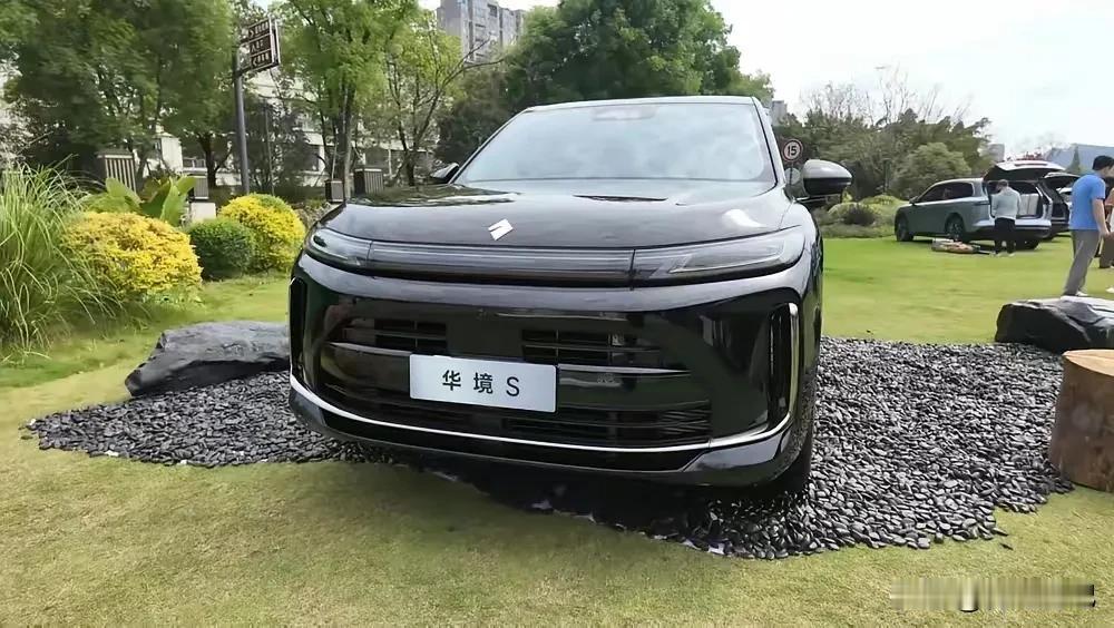 我数学是体育老师教的，但这组数据我还是算明白了——人开车：180万公里撞一次；