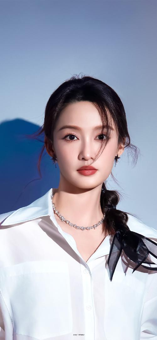 李沁：于生活烟火中绽放独特光芒演员李沁的生活，有着远离荧幕的纯粹与真实。不拍戏时