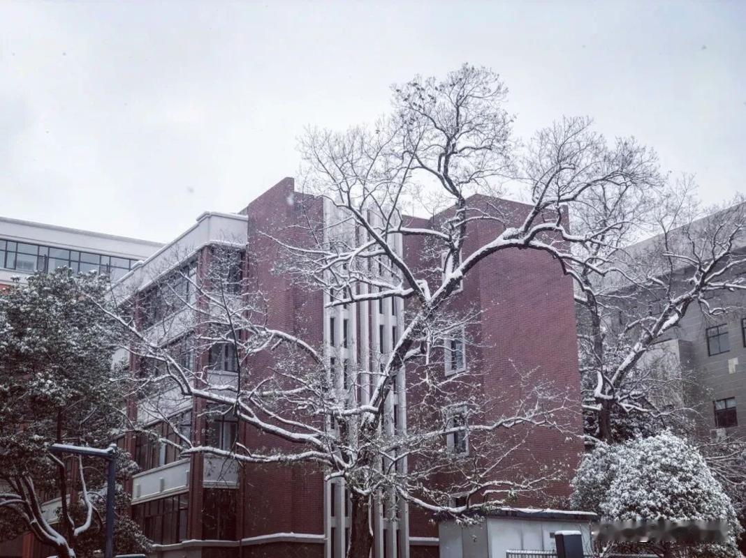 现在的孩子跟以前的孩子真的不一样！我教书四十多年，以前在考试前给孩子鼓劲的时