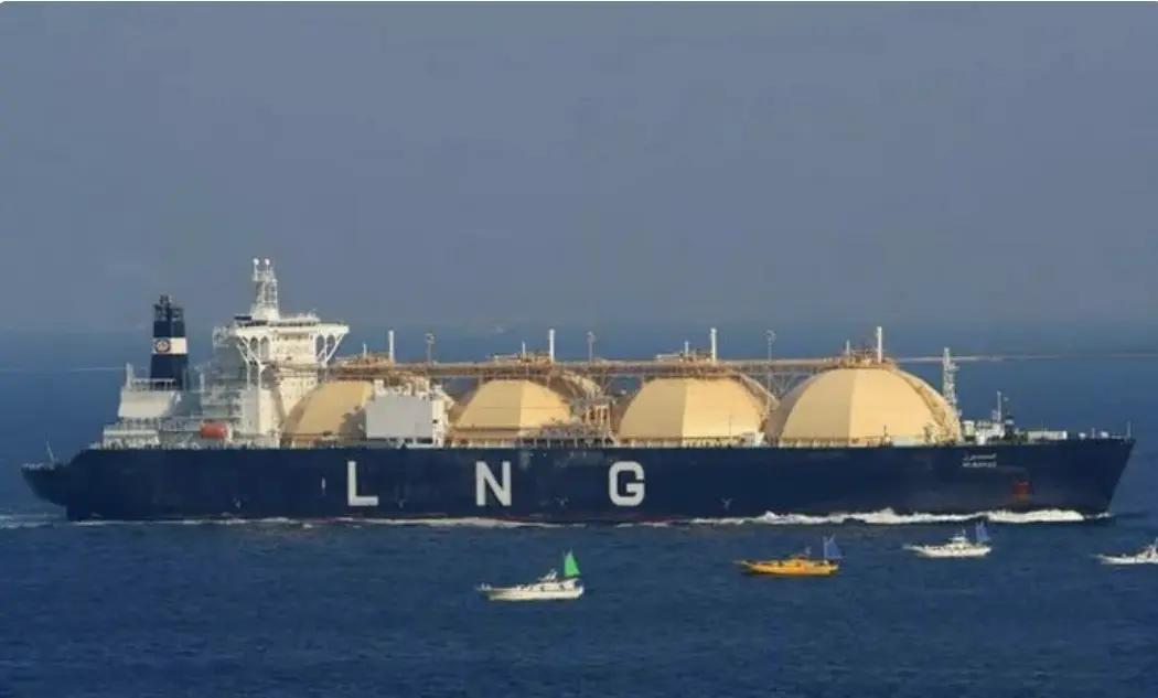 美国捏卡住一个资源命脉？暗示必须开放霍尔木兹海峡，否则中方损失会更严重。很多