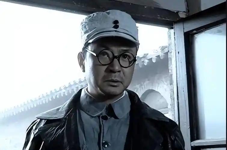 1952年，陈赓在中南海干了一件足以让普通秘书吓掉半条命的事：他趁周总理不在，竟