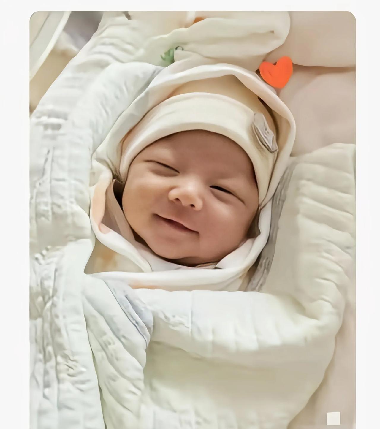 马筱梅生下来“小七宝”，爹妈的优点全凑在这个娃脸上了刚才刷到朋友发的照片，汪