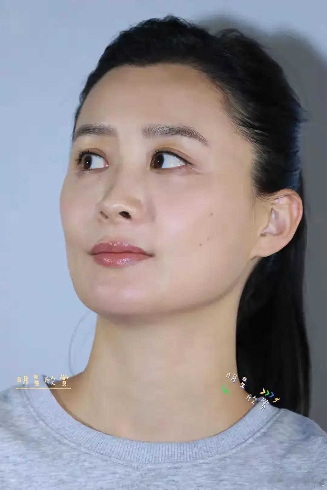陈法拉复出了，她的脸圆润了，腰粗肚子上有肉，笑起来的酒窝很美！​​​