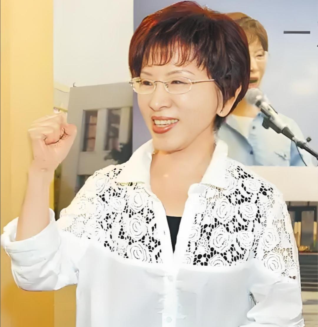马英九没能来大陆观礼阅兵，而是洪秀柱来了，而且央视给了个大镜头停留，相信
