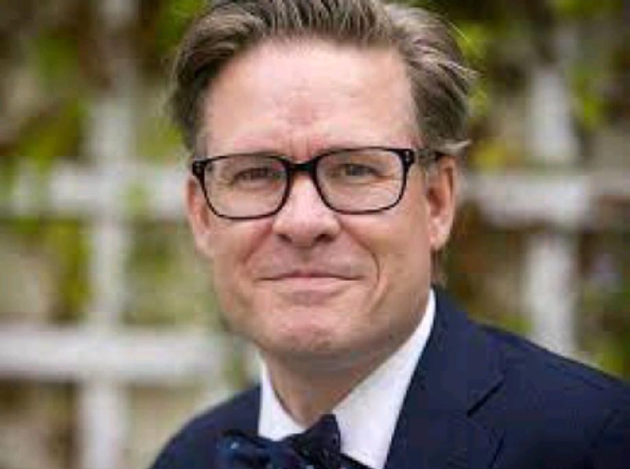 1月22日，丹麦经济学家克里斯滕森对媒体说:“特朗普的激进行径本质是美国的整体选