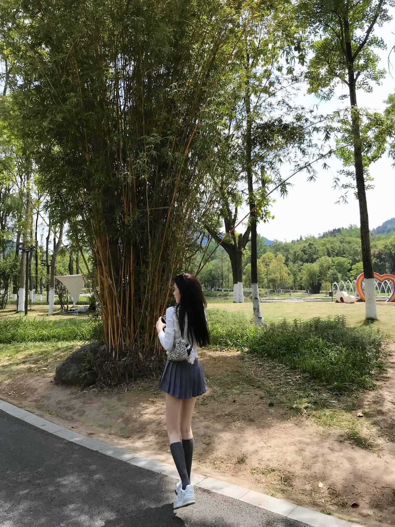 男人想要找一个女人，其实很简单，只要有钱就行，但能让女人死心塌地跟你一辈子