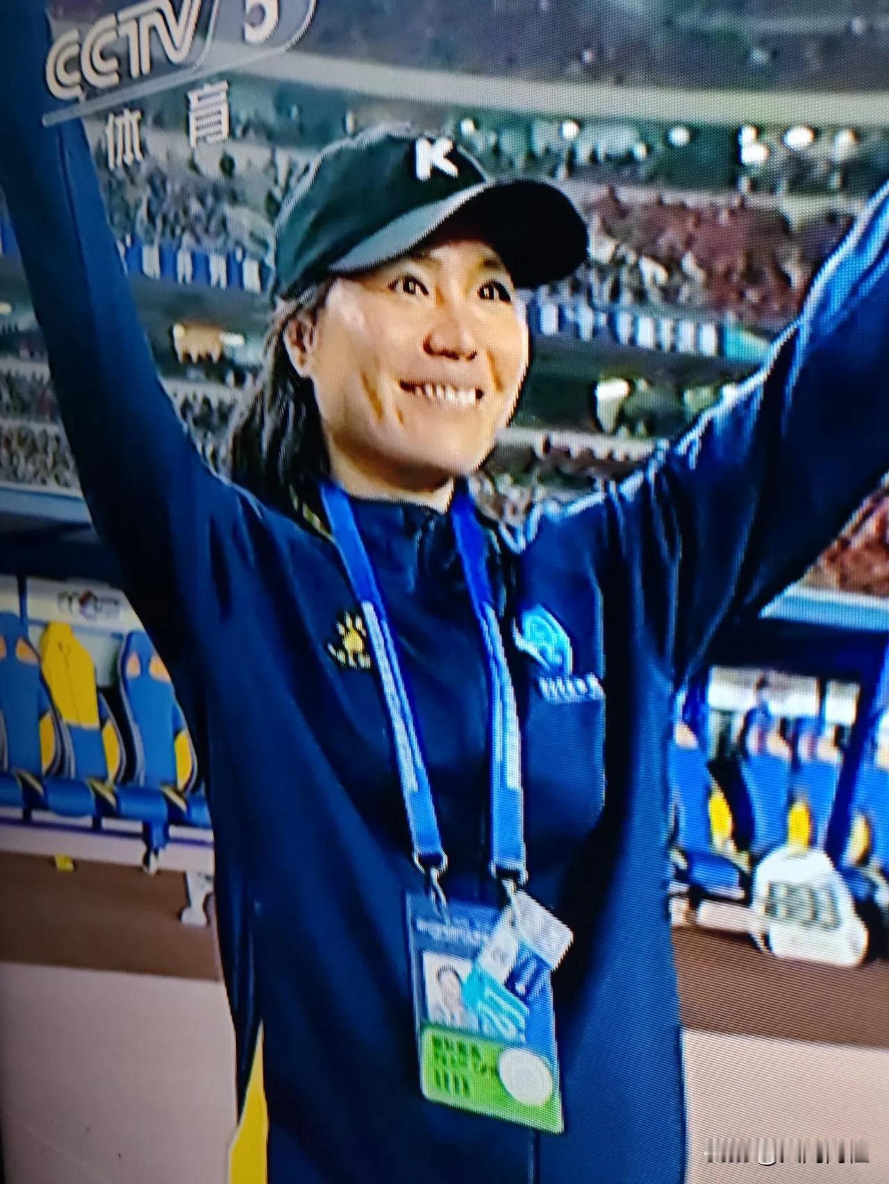 我很久不看足球赛了，尤其是中国男足比赛。昨晚无意中打开电视机，非常惊讶还是第一次