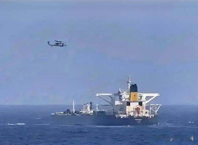 美！国！居！然！不！敢！拦！俄罗斯的“海伯利安”号油轮，明明早就被美国制裁了，