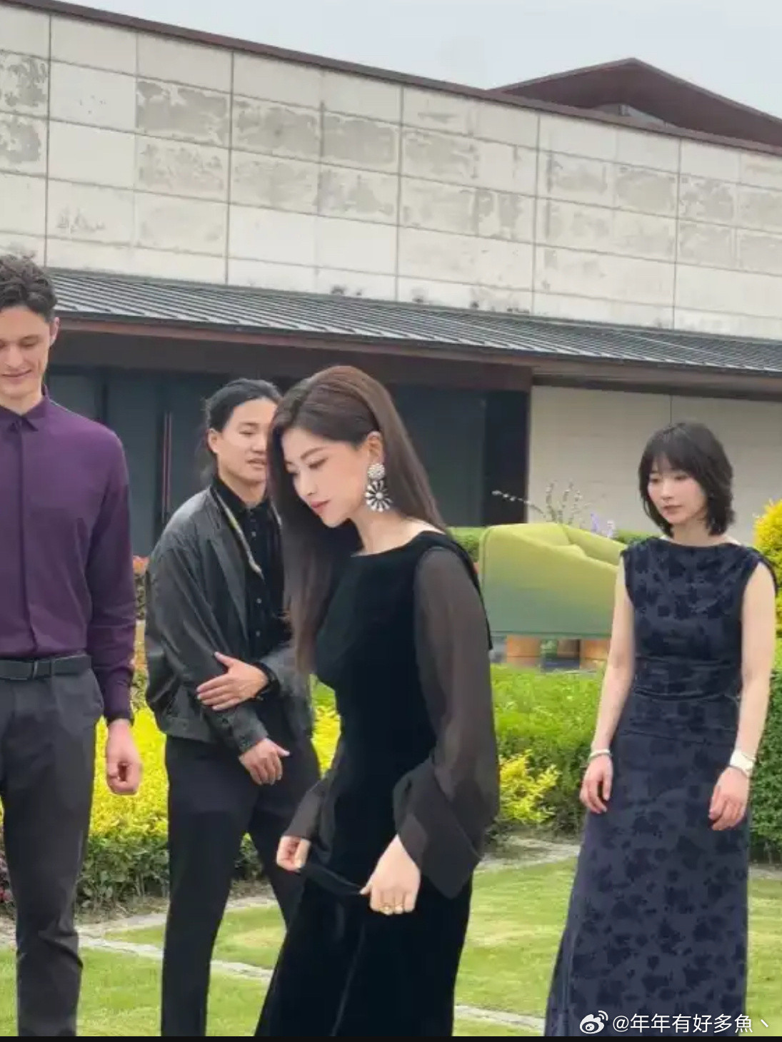 不怪那么多人喜欢她，确实风韵犹存。