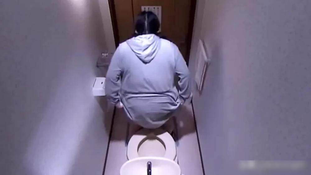 婆婆有个大毛病，​真的让我受不了。​她每天晚上要起夜上厕所。​这场景