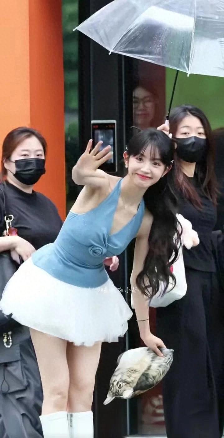 还以为田曦薇是甜甜萌妹子没想到身材那么好妥妥天使面孔魔鬼身材