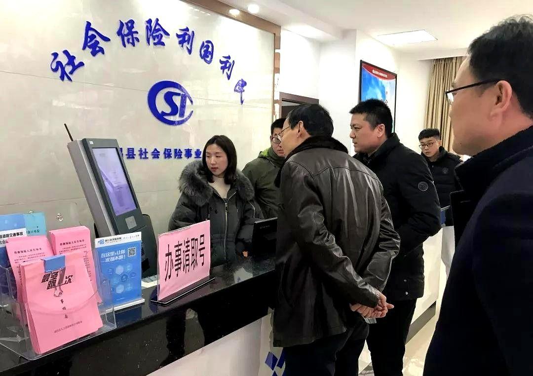 52岁在深圳交了8年的社保，现在找工作无望了，打算交灵活就业社保。交还要交九年