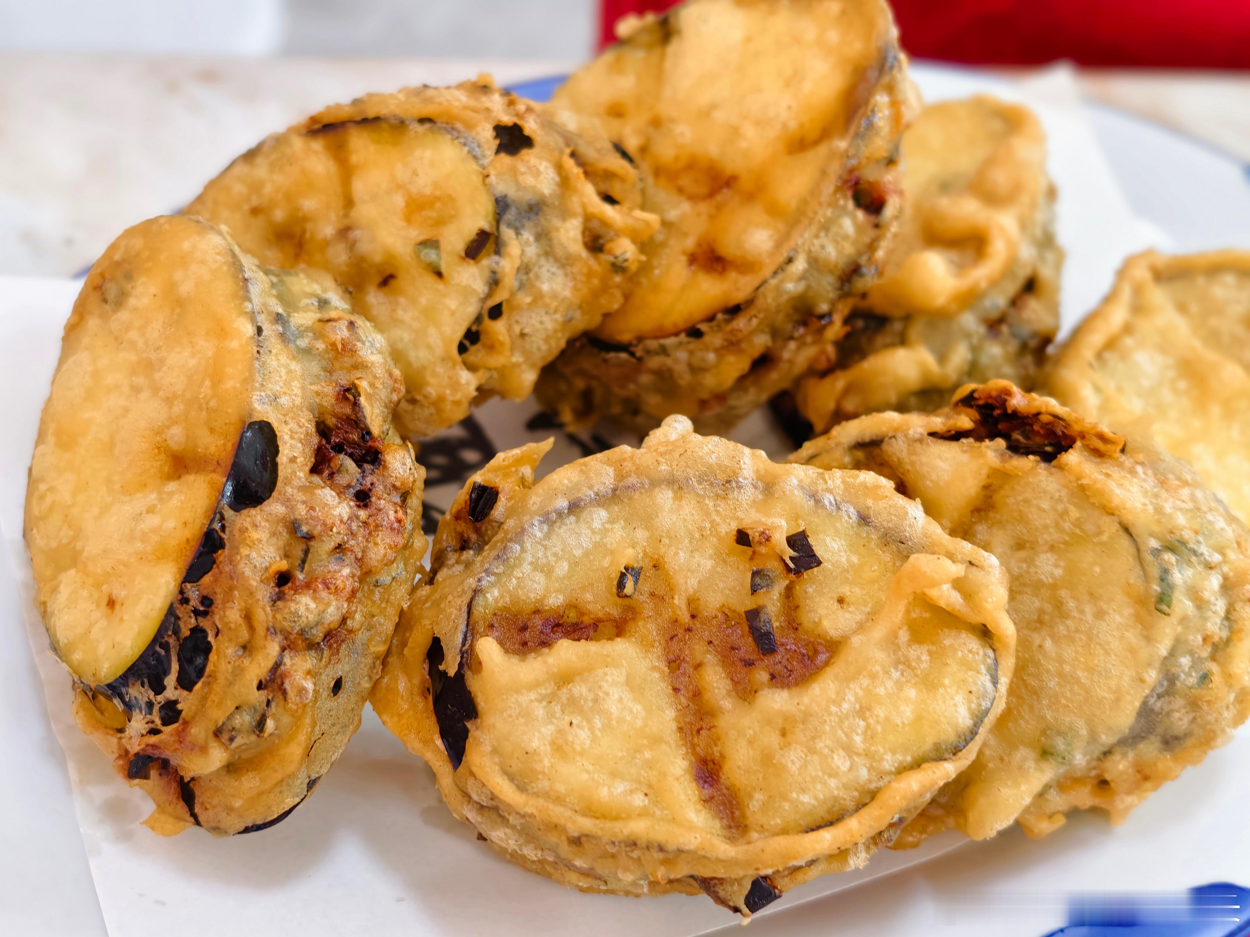 终于在旅顺【源田饭店】吃上心心念念的海肠捞饭海肠脆脆的很爽口，里面还加了大虾仁和