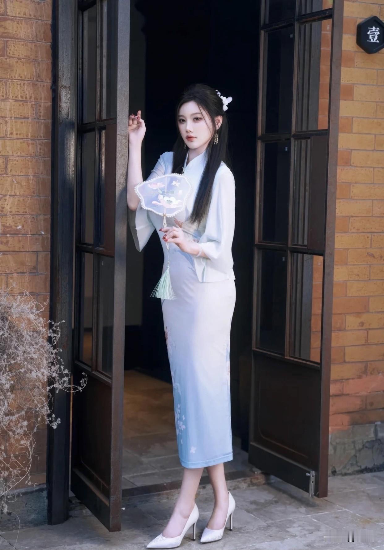 姿势方面，微微侧身，一只手轻搭在栏杆上，眼神望向远方，能展现出温婉气质。也可以手