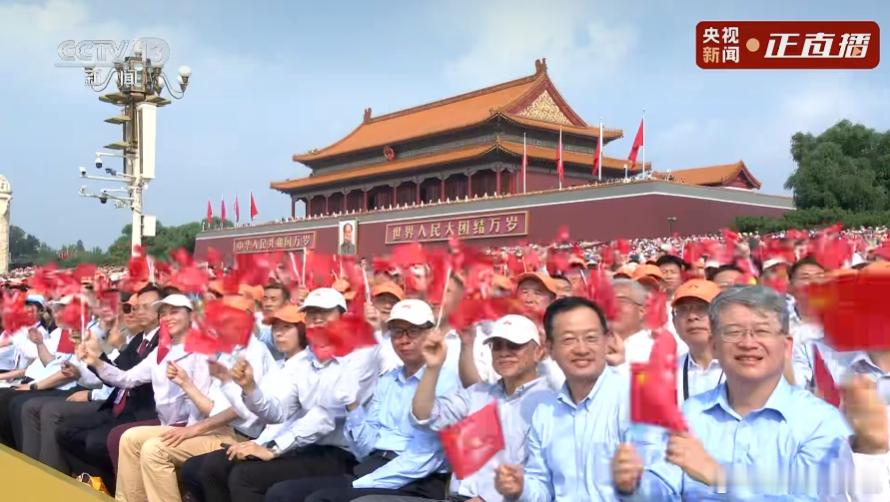第一排那个是王传福？​​​