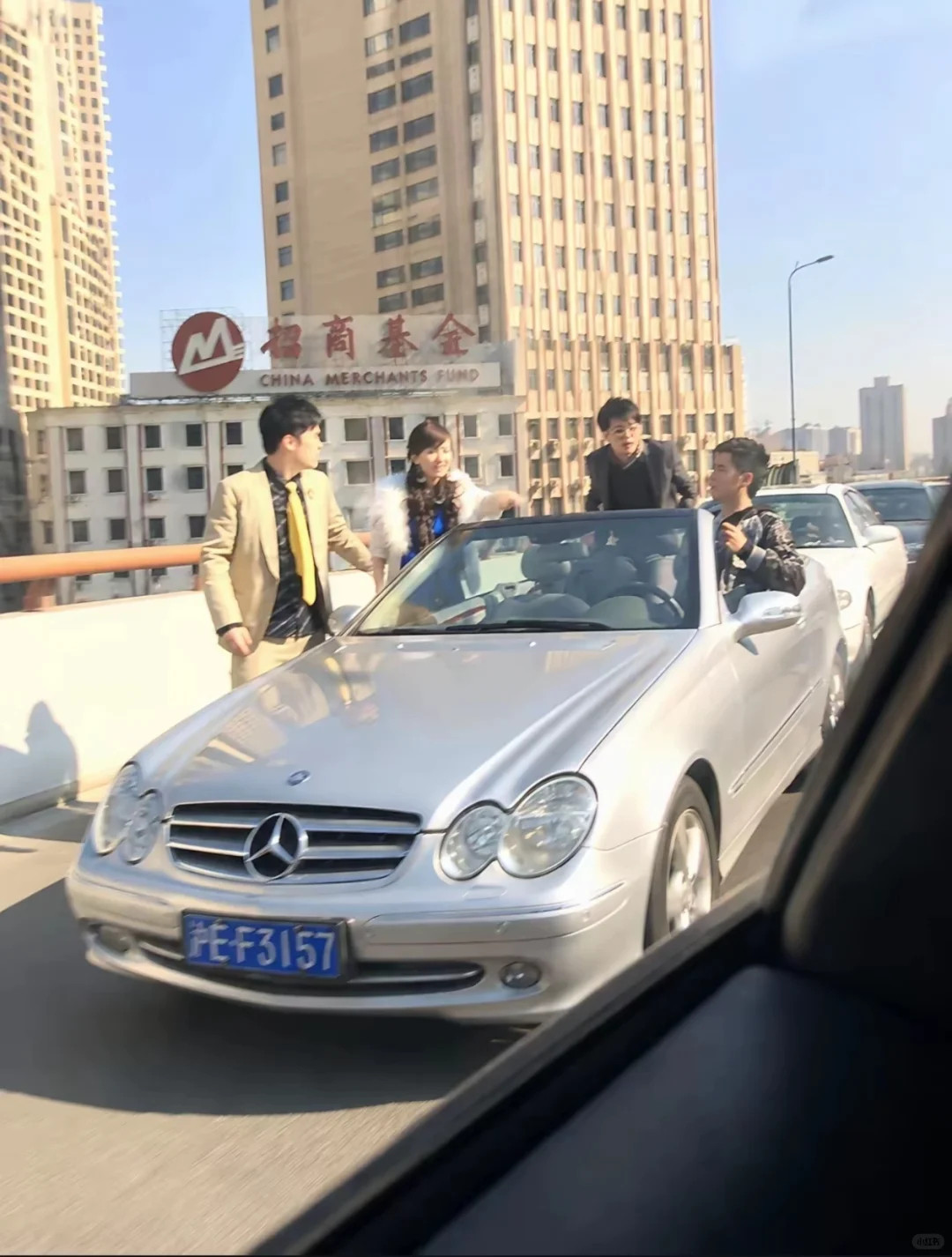 怎么有人在公路上吵起来了啊爱情公寓2026迎来了npc宣发期