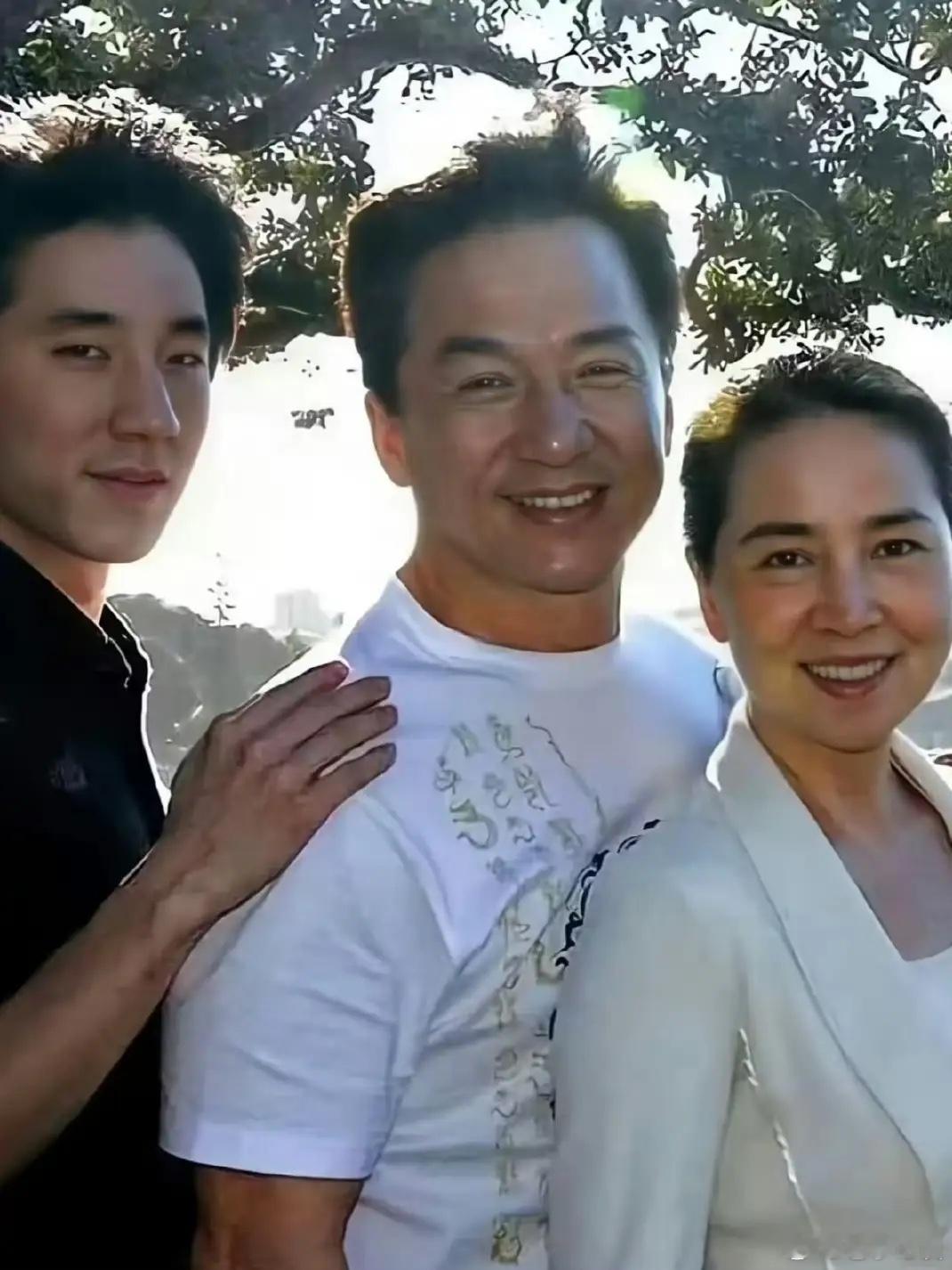 终于明白当年成龙被爆婚外情时，为什么会说，全天下男人都会犯的错。他说当年《霸王别