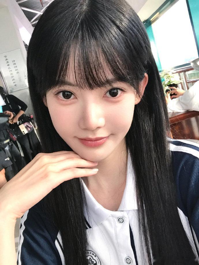 孙珍妮美的认不出来了谁说的张奕然女装像孙珍妮在刷到美女的微博时想到了一些网友神