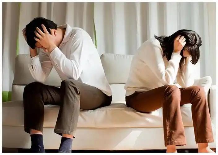 海南，女子发现丈夫婚后出轨，还和第三者生下一个女儿，女子暴怒，直接提出离婚，并拿