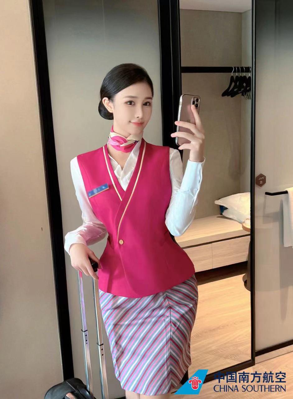 元气满满的乘务员，微笑迎接每一天的飞行旅程！😊💪