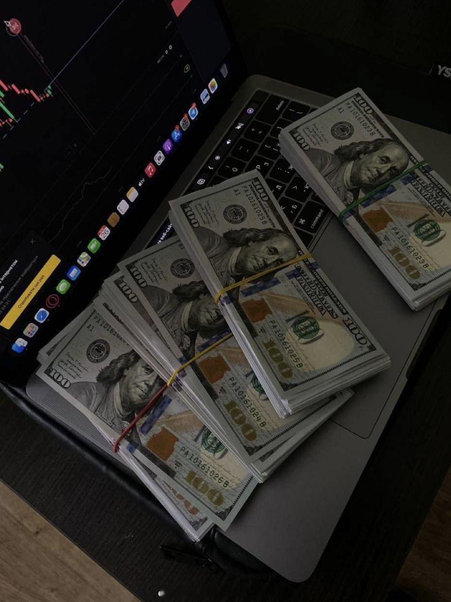 在交易的世界里,无数人沉迷于复杂的技术指标、纷繁的K线形态和宏大的经济数据分析。