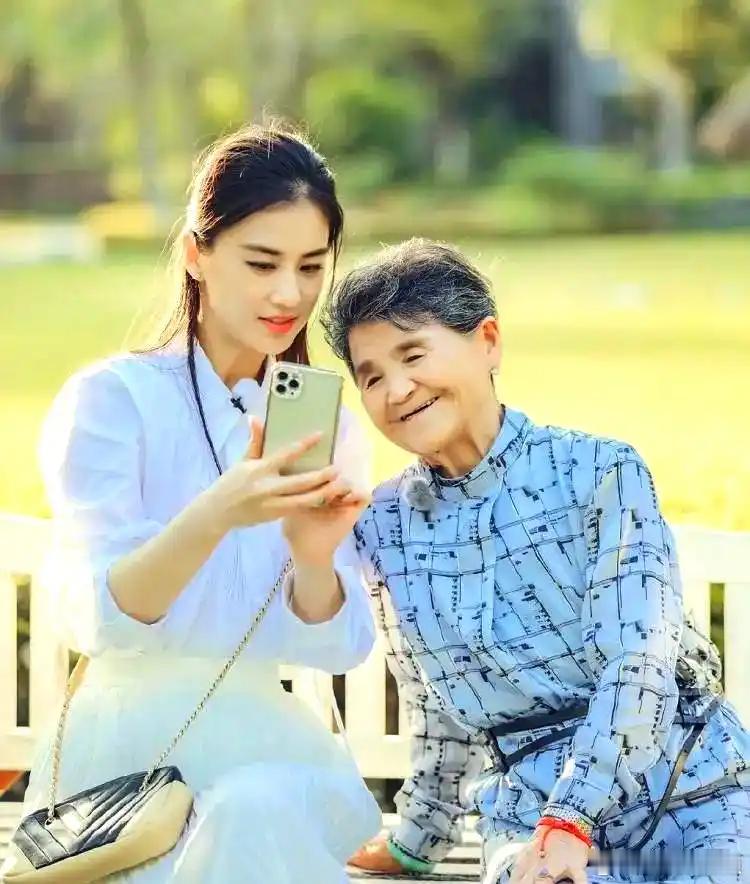婆婆以前说把黄圣依当亲闺女！​​​