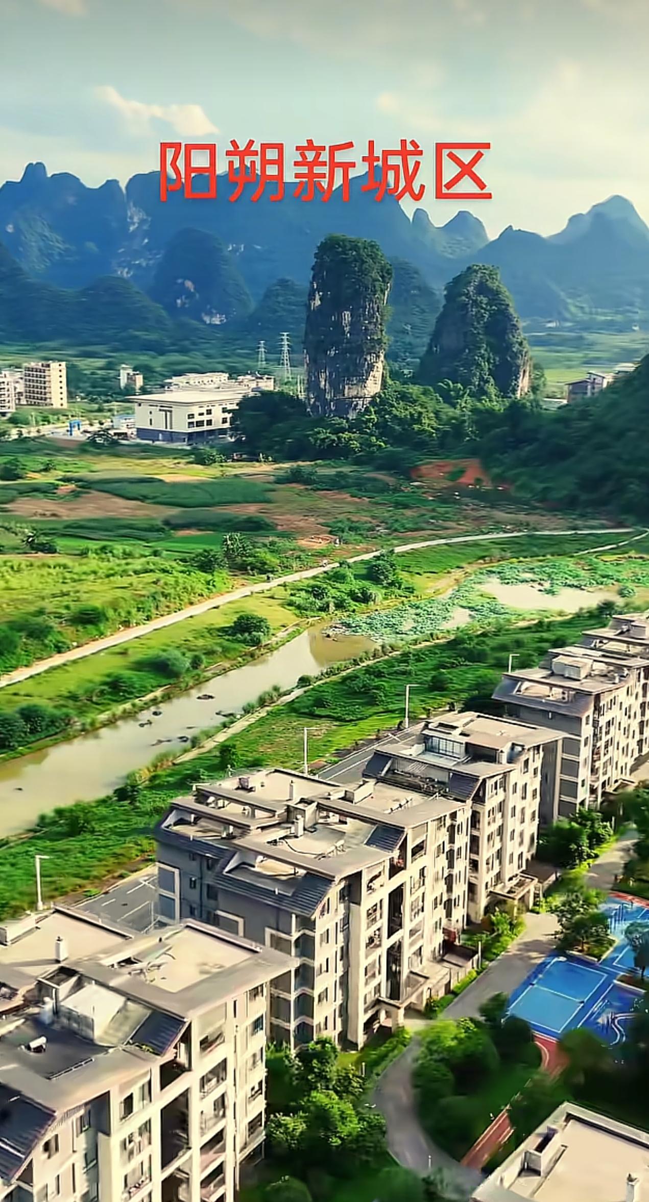 太羡慕桂林本地人了。推开窗户，迎面就是一座庞然耸立的喀斯特奇峰，巨大