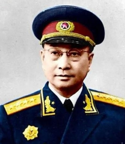 1952年，陈赓听说有个军工人才，因贪污几亿元被判死刑，就去找毛主席求情：“此人