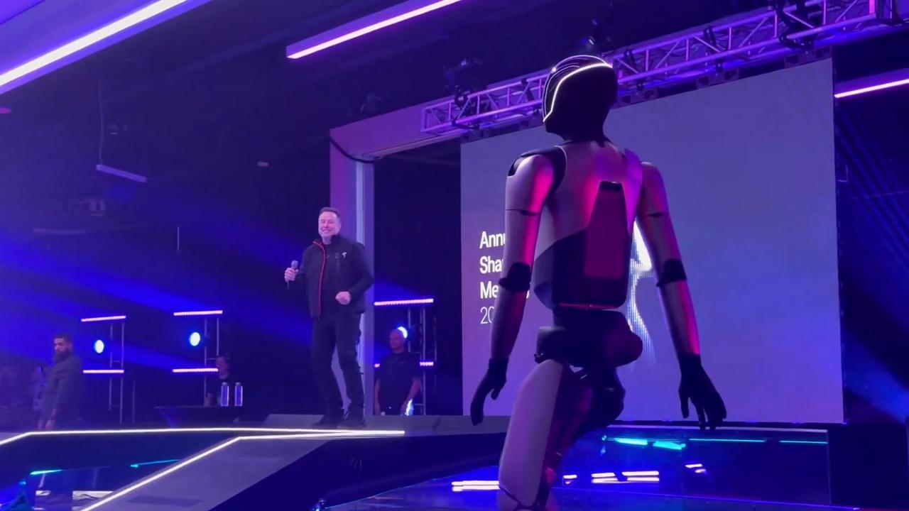 马斯克的天价赌局地狱级KPI全曝光万亿薪酬背后的集体幻觉？一万亿美元，马