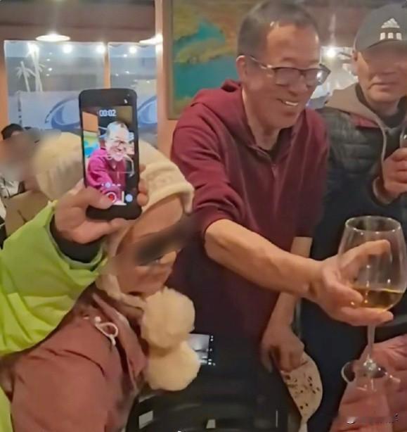 虽然我没上过新东方，但我对俞老师的印象一直很好，能抗住政策对教培行业的影响，给所