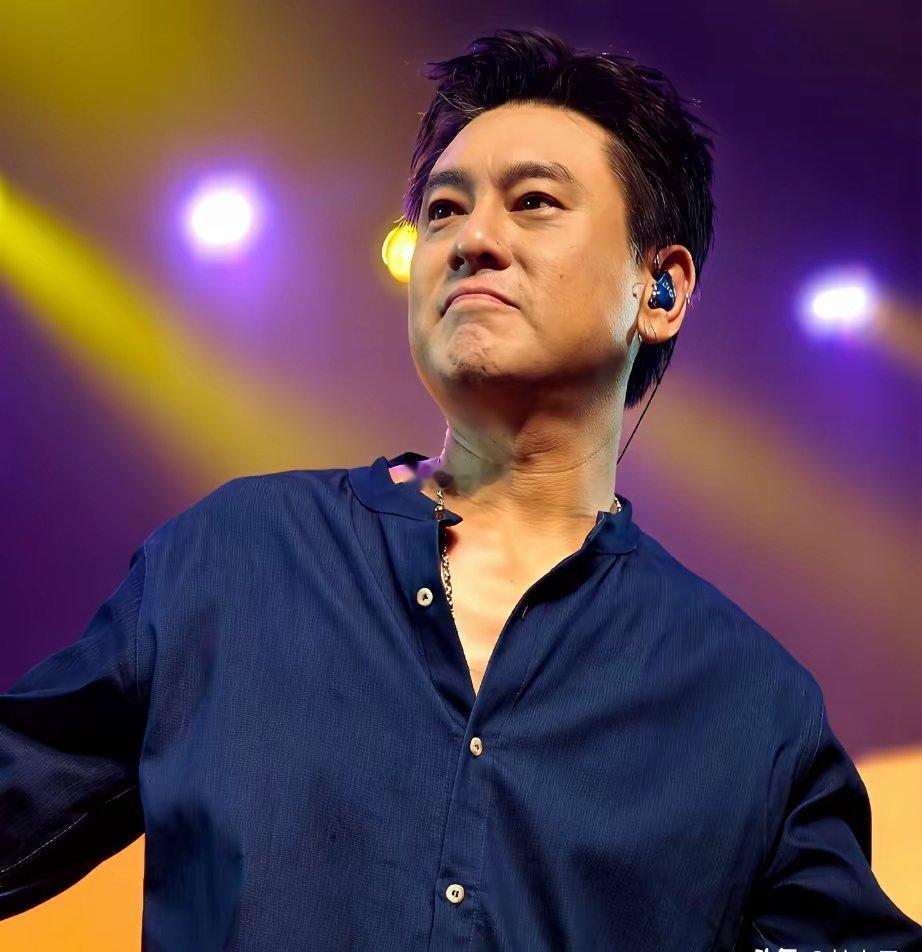 以前总觉得朱孝天针对阿信是无理取闹，现在把去年的事儿串起来一看，全通了。这哪是什