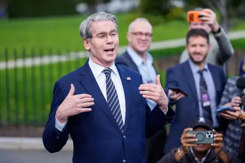 万万没想到，加拿大总理卡尼这么快就怂了，据报道，美国财政部长贝森特称，加拿大总理